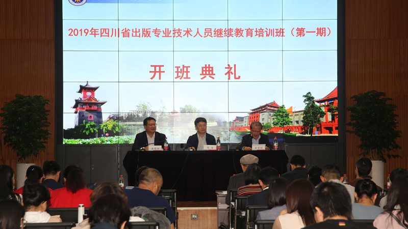 自考的考试难度相对较大，主要表现在以下几个方面：